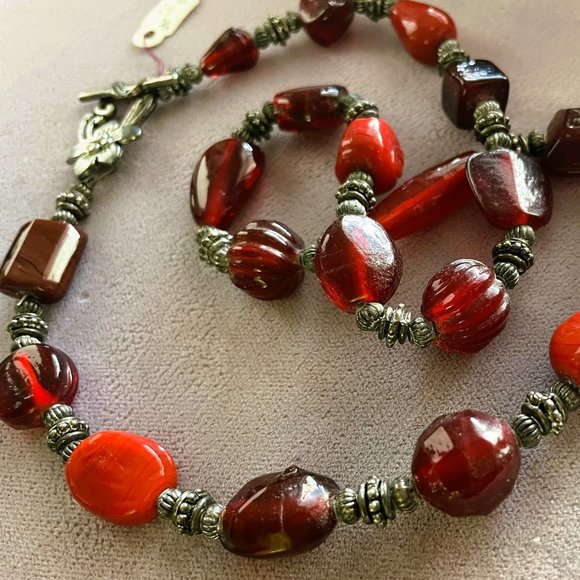 Red Glass & Pewter Necklace with Floral Toggle Clasp  23-1/2" - Picture 2 of 3